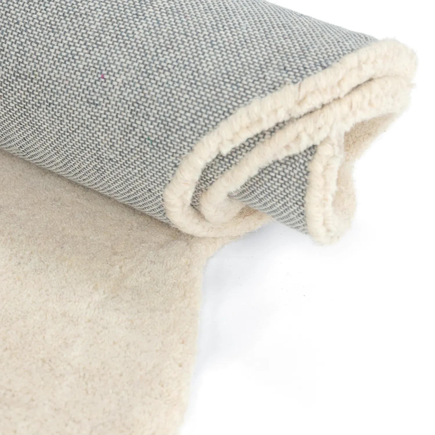 Golvend wollen tapijt - Diu Hand Tufted Wool Premium (room)